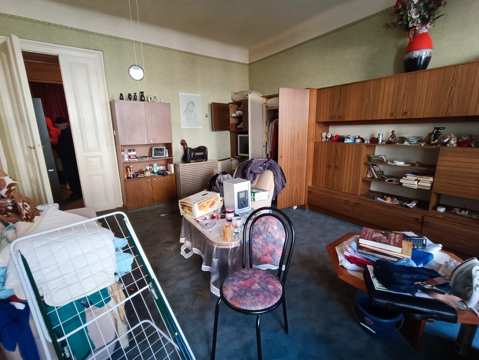 Vorher: Wohnraum im Altbau am Alsergrund vor der geordneten Arbeit