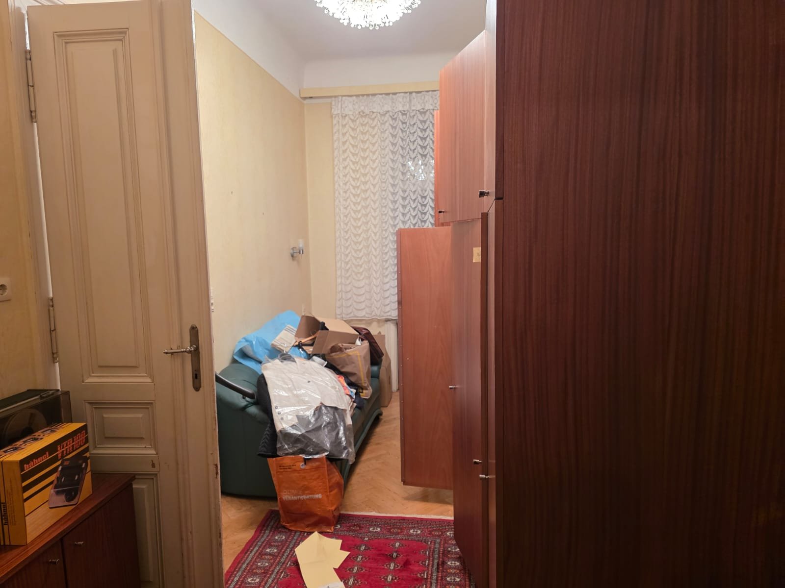 Entrümpelung St. Pölten – Team bei einer geordneten Wohnungsräumung