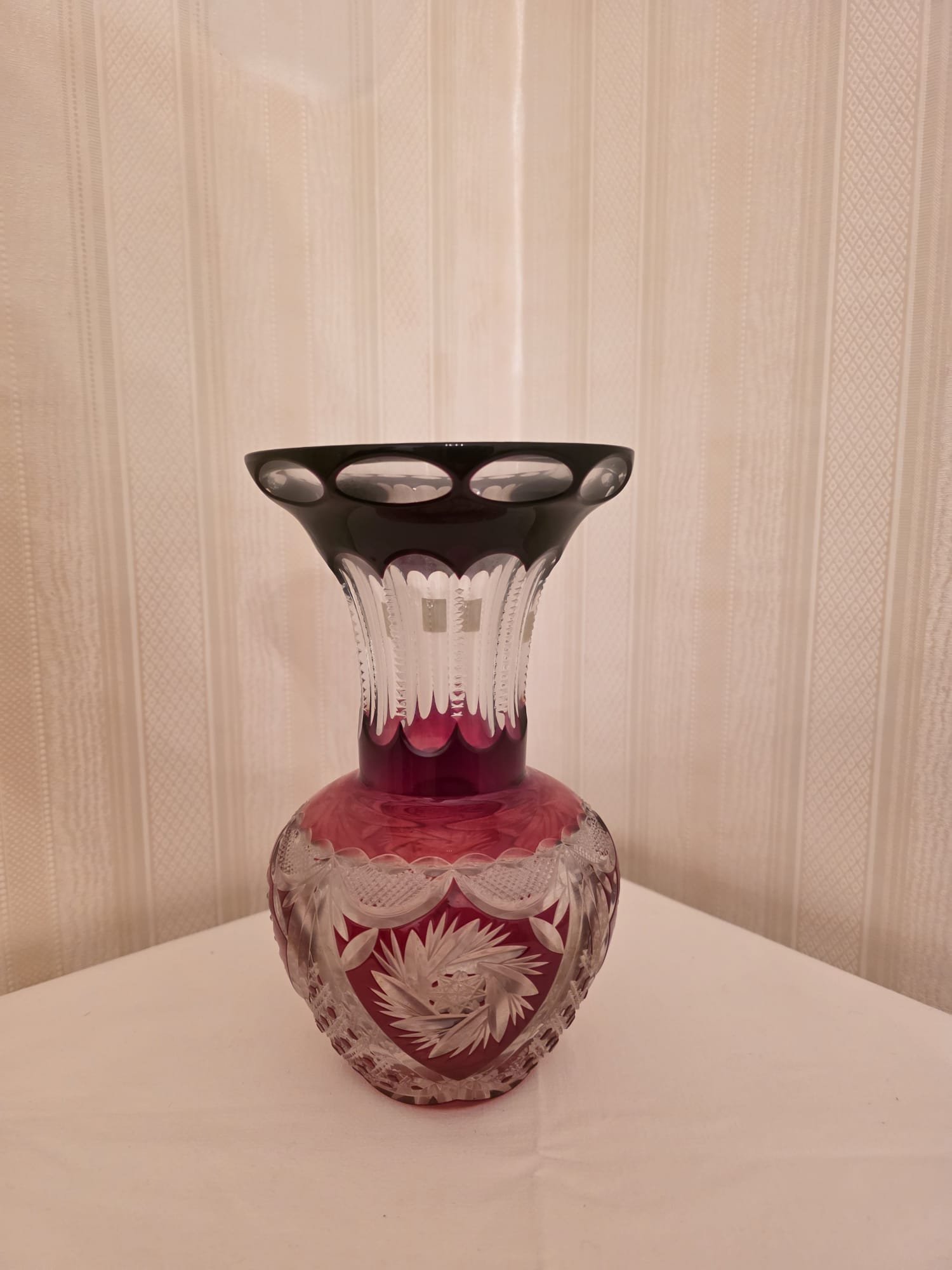 Böhmische Kristallvase rubinrot handgeschliffen Überfangglas