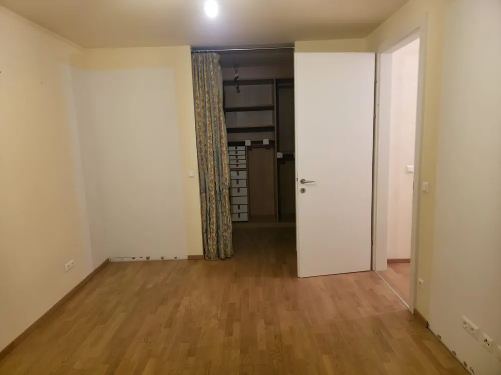 Nachher: freigeräumter Schrankbereich nach Räumung in Wien-Liesing